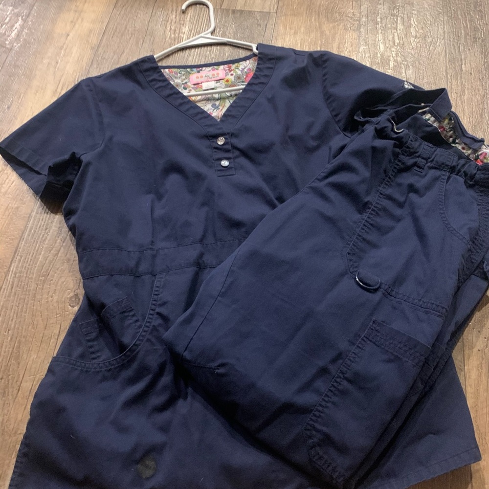 Koi scrub set